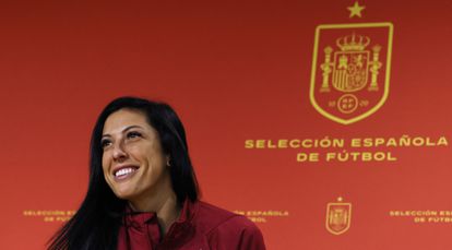 Jenni Hermoso sonríe en la sala de prensa de La Cartuja.