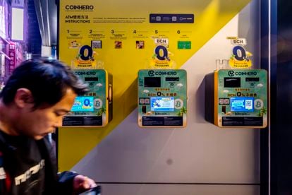 Un cajero de criptoactivos en Hong Kong. 