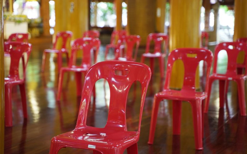 Sillas y mesas de plástico en República Dominicana: calidad y estilo